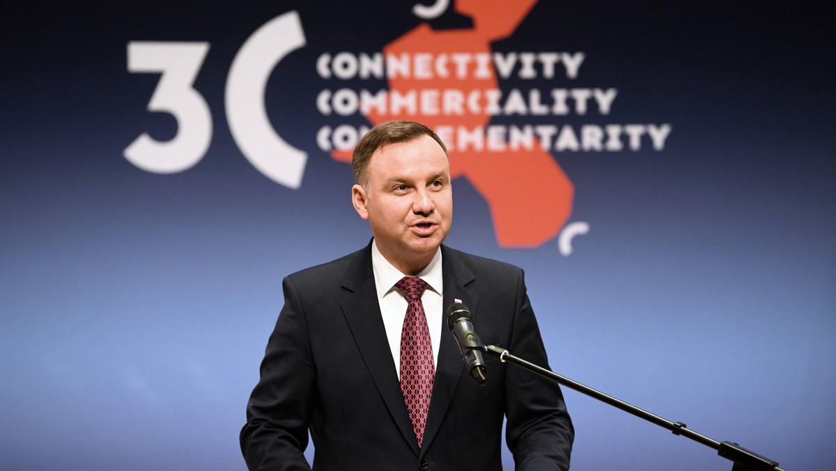 Andrzej Duda był obecny dzisiaj na Forum Regionów Trójmorza. W przemówieniu tłumaczył cele wydarzenia. - Forum Regionów Trójmorza otwiera nowy rozdział Inicjatywy Trójmorza, inauguruje jej wymiar lokalny i transgraniczny - powiedział prezydent.