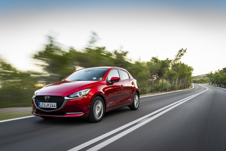 Mazda 2 – poprawiony wygląd i wyposażenie