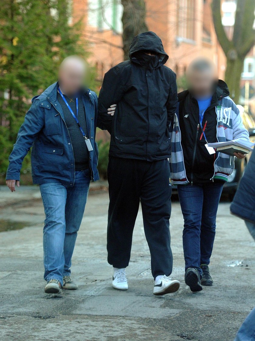 Policjanci po torturach przechodzą kurs