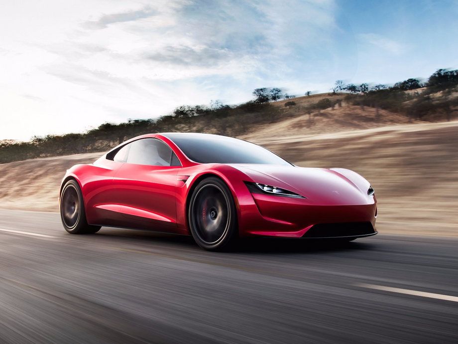 Roadster napędzany będzie trzema silnikami elektrycznymi. 