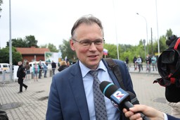 Raport o reparacjach wojennych. Mularczyk: "Powinien trafić na biurko kanclerza Niemiec"