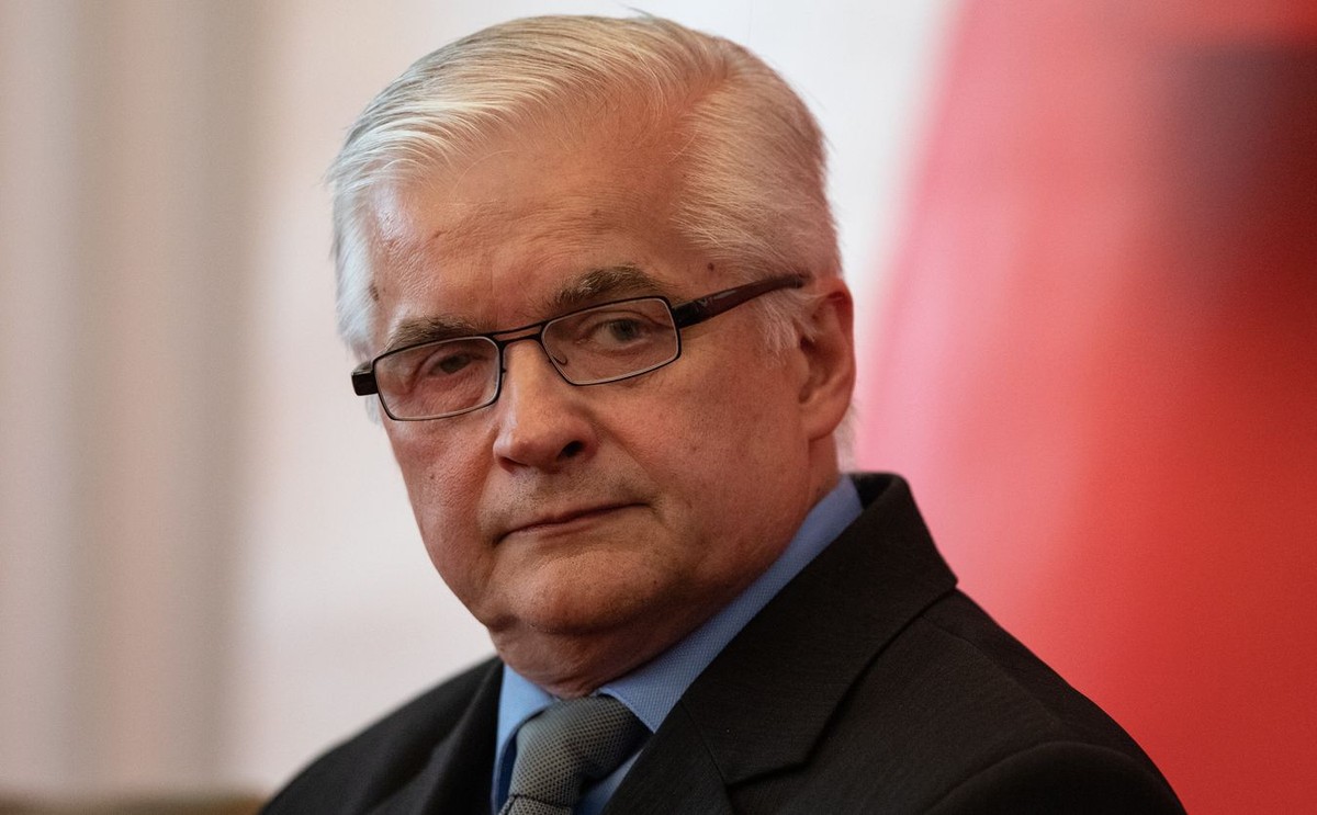 Cimoszewicz pozwał "Gazetę Polską". W tle sprawa leśniczówki w puszczy