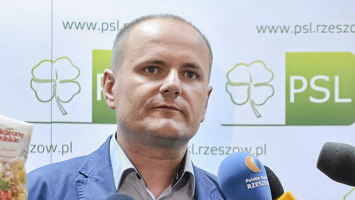 Poseł Dariusz Dziadzio z Polskiego Stronnictwa Ludowego zrezygnował ze startu w wyborach do Sejmu. Polityk kandydował z trzeciej pozycji w okręgu rzeszowskim. Policja wyjaśnia incydent z jego udziałem.