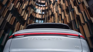 sprzedają 1763 aut dziennie. nowa marka otwiera salony w polsce