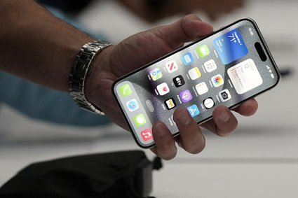 Użytkownicy iPhone'a 15 muszą mieć się na baczności. W ten sposób łatwo uszkodzić telefon