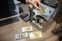 Kursy walut w piątek 16 lutego. Ile kosztuje euro, dolar i frank?