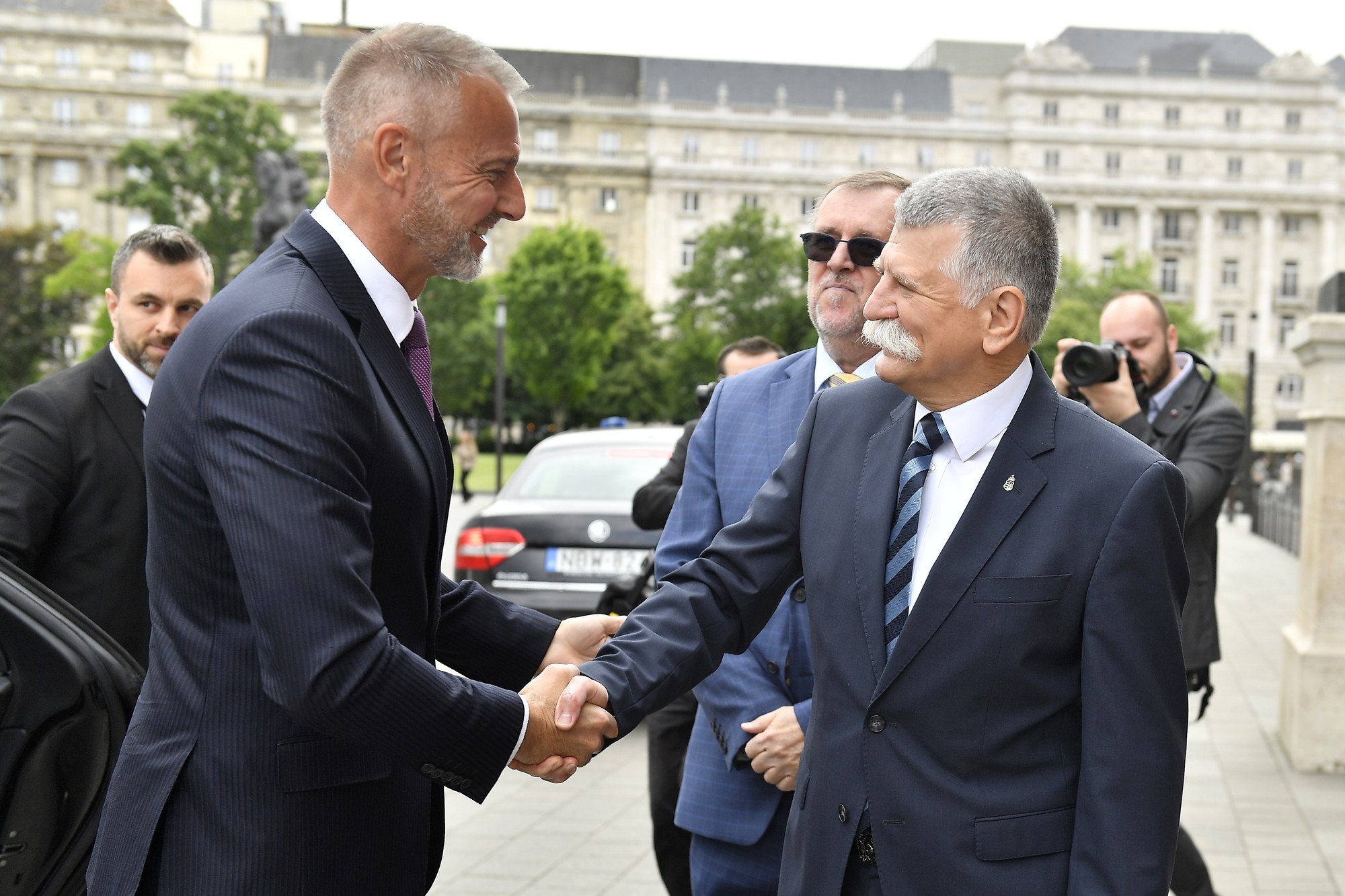Predseda Národnej rady SR Richard Raši (vpravo) a predseda maďarského Národného zhromaždenia László Kövér.