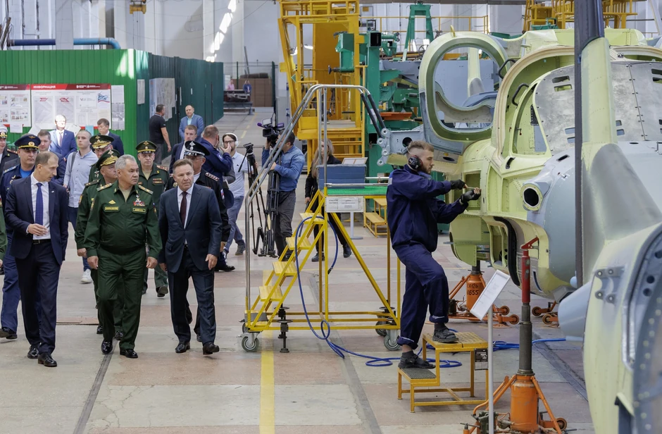 Sergej Šojgu u inspekciji postrojenja za nuklearne podmornice "Zvezda"