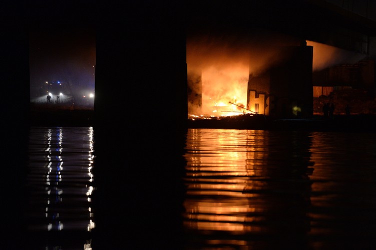 Pożar Mostu Łazienkowskiego w Warszawie