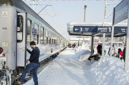 Śnieżyca w Polsce. PKP: sieć przejezdna, ale są utrudnienia