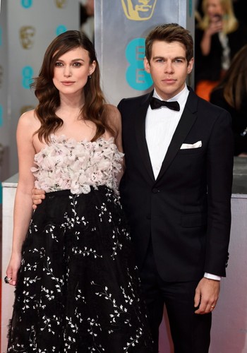 Keira Knightley i jej mąż James Righton na gali BAFTA 2015