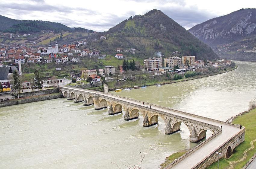 Kao dečak, svakodnevno je posmatrao most na Drini, o kojem će napisati istorijski roman