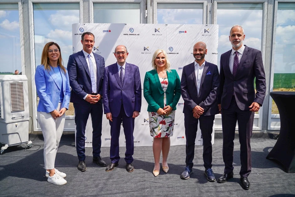 MK Group Kula 2 - Aleksandra Stojanovic, direktorka sektora korporativnih poslova MK Group, Andrija Vukovic, direktor sektora za finansije i rizike MK Group, Karlo Lo Kaso, ambasador Republike Italije u Srbiji