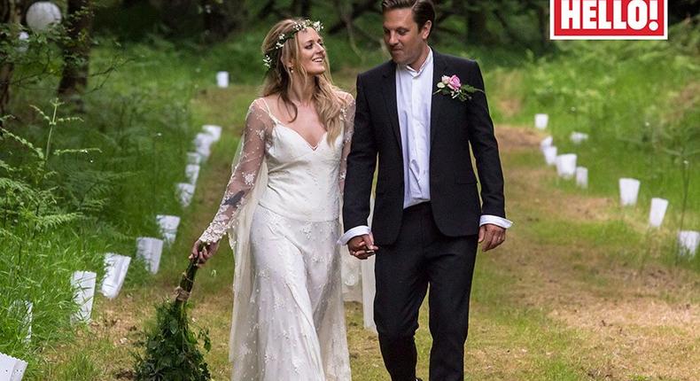 Bo Bruce weds in late mother's gown