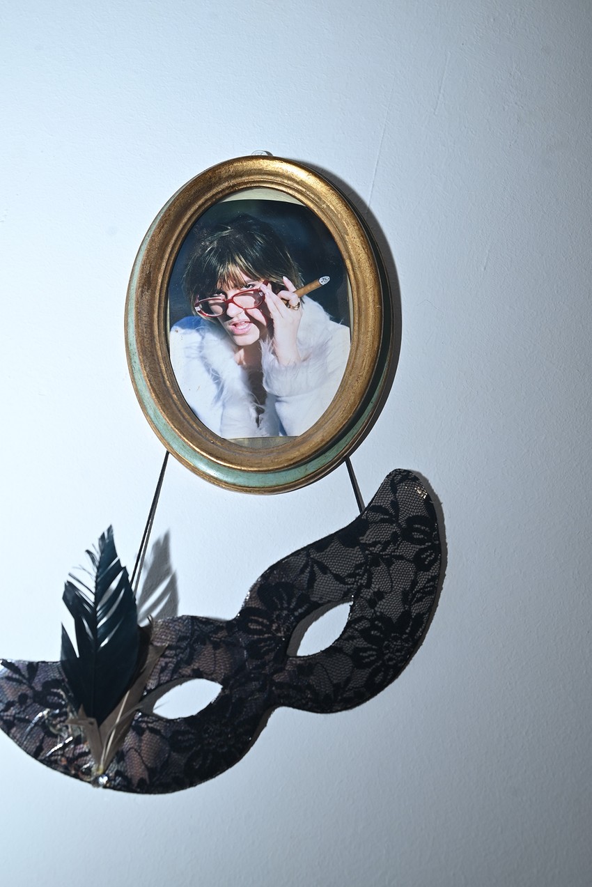 Jelena Golubović u stanu ima razne rekvizite