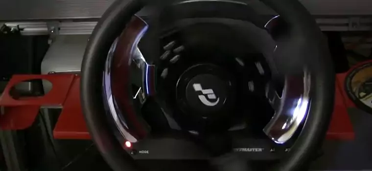 Oficjalna kierownica Gran Turismo 5 z bliska