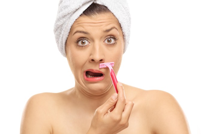 Dermaplaning tehnika "brijanja lica"