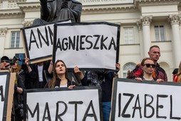 Protest pod hasłem Ani jednej więcej w Warszawie.