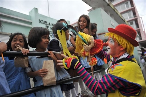 GUATEMALA - PARADE - CLOWNS