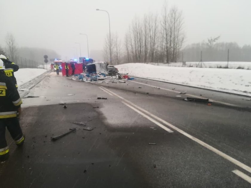 Śmiertelny wypadek na Podlasiu. Bus zderzył się z tirem