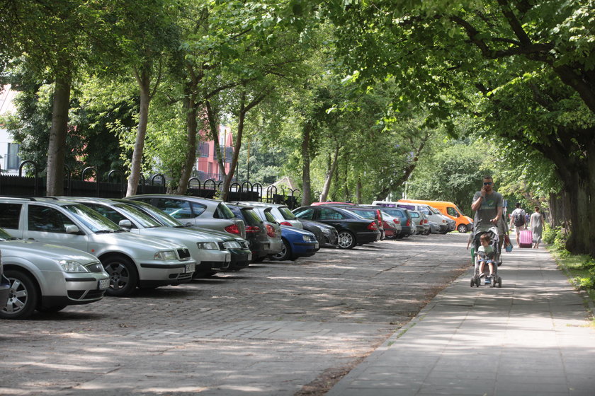 Koniec z bezpłatnym parkowaniem przy gdańskich plażach. Plażowicze nie są zadowoleni 