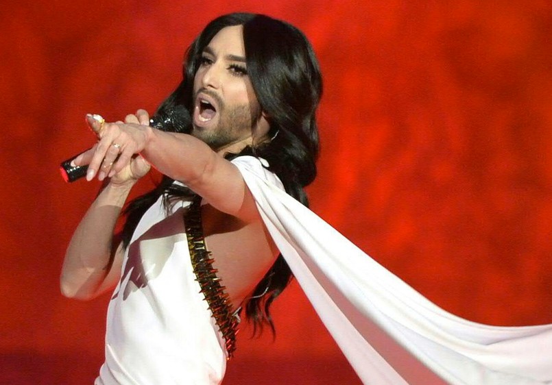 Nic już nas nie zatrzyma – mówiła Conchita Wurst (pod tym pseudonimem ukrywa się Austriak Thomas Neuwirth) wygrywając w 2014 roku 59. Konkurs Piosenki Eurowizji z piosenką "Rise Like a Phoenix". I rzeczywiście, dziś kontrowersyjna "kobieta z brodą" jest jedną z najbardziej rozpoznawalnych artystek. Nawet jeśli – oprócz eurowizyjnego – nie udało jej się wylansować więcej hitów...