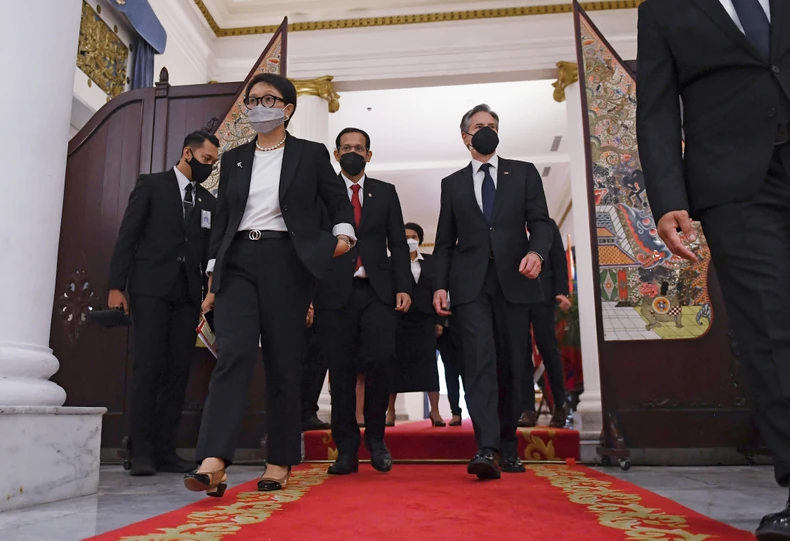 Entoni Blinken i indonezijski ministar spoljnih poslova (2L) Retno Marsudi u Džakarti