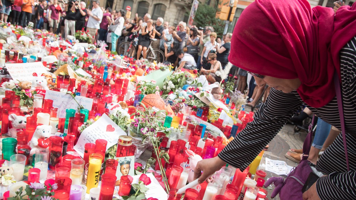 Hiszpańscy śledczy są przekonani, że poszukiwany przez policję Marokańczyk Junes Abujakub był kierowcą furgonetki, która wjechała w ludzi w czwartek w Barcelonie - poinformował przedstawiciel autonomicznego rządu Katalonii. Młody mężczyzna jest poszukiwany w całej Europie.