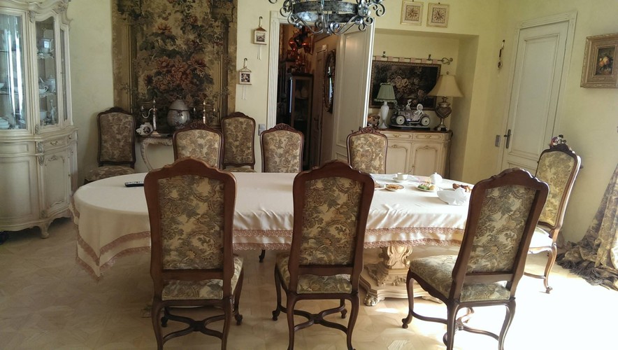 Julia Tymoszenko zaprasza do swojej posiadłości (źródło: facebook.com/bezparkaniv)