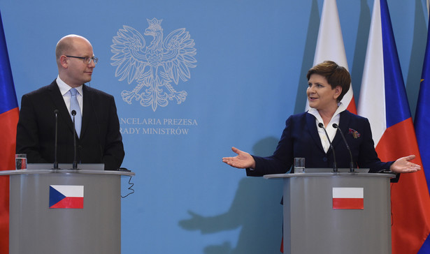 Premier Czech Bohuslav Sobotka oraz premier Beata Szydło podczas konferencji prasowej po spotkaniu w KPRM.