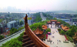 Chińskie władze otwierają granice dla zagranicznych turystów po raz pierwszy od 2020 roku