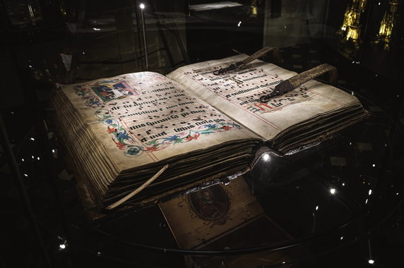 Graduale Ordinis Fratrum Praedicatorum, przepisane w 1536 roku przez bakałarza Wiktoryna, wykonane na pergaminie. Rękopis chórowy używany w klasztorze do XIX w.