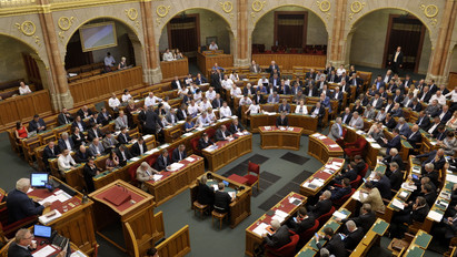 Tilos lesz a honatyák üldözése a parlamentben