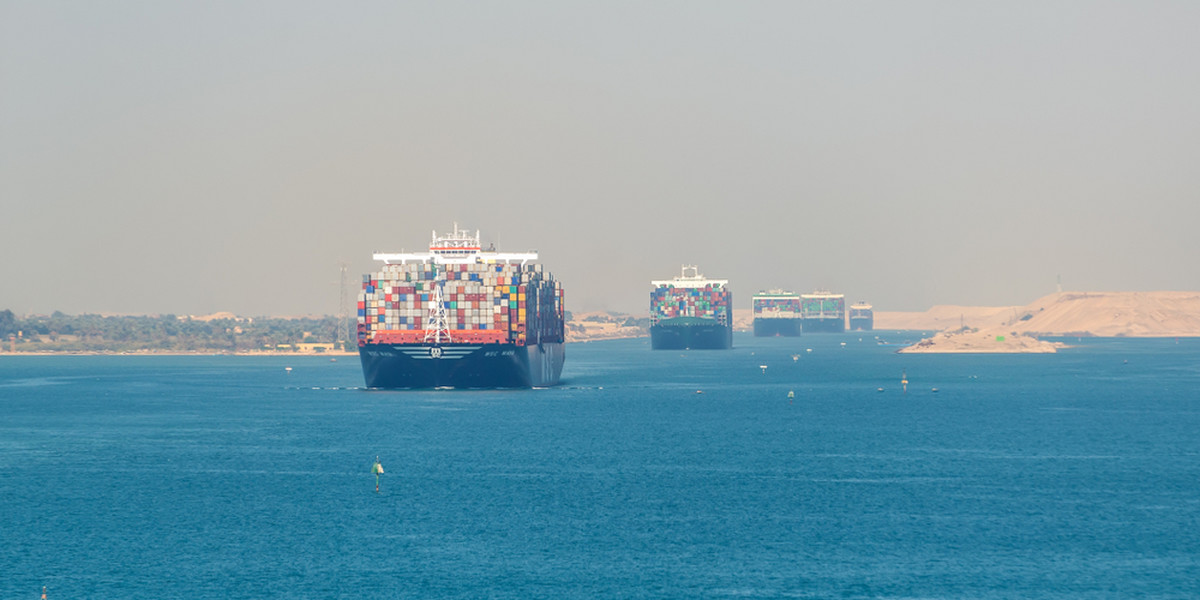 Kanałem Sueskim przepływa ok. 10 proc. towarów transportowanych na świecie drogą morską