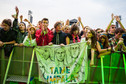 Publiczność pod sceną na festiwalu Heineken Open'er (fot. Monika Stolarska/Onet)