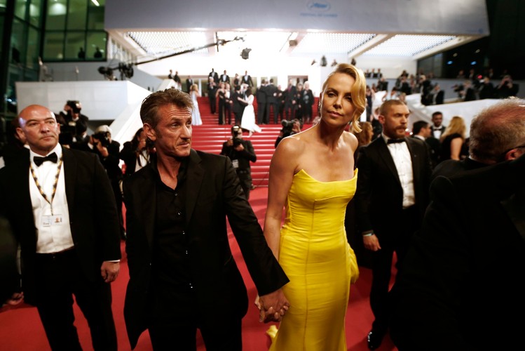 Sean Penn i Charlize Theron na premierze 'Mad Max: Na drodze gniewu' w Cannes