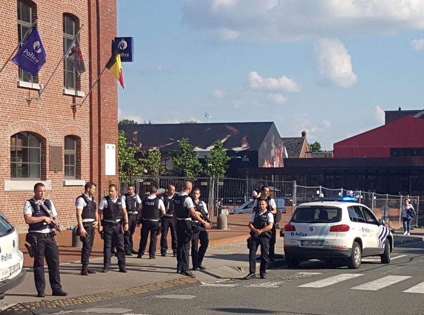 Atak na policjantów w Charleroi.