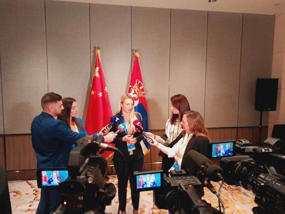 Jelena Tanasković nakon potpisivanja