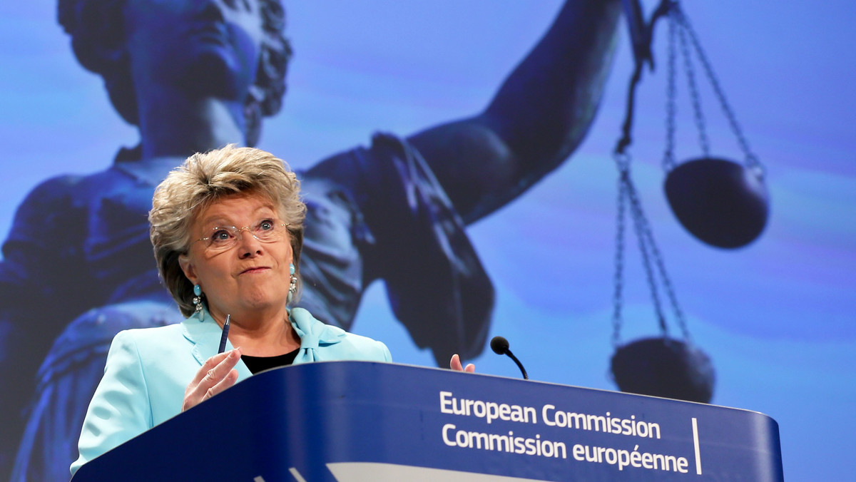 13 rekomendacji to praca domowa dla naszych amerykańskich partnerów; jeśli będzie wykonana do lata 2014 r., Safe Harbour (decyzja ws. transferu danych między firmami w UE i USA) jest bezpieczna - zapowiedziała komisarz UE ds. sprawiedliwości Viviane Reding.