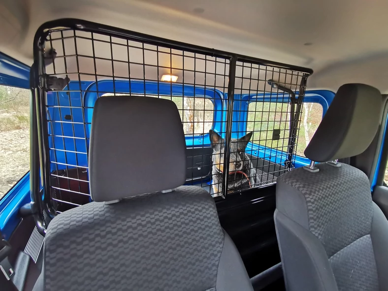 Suzuki Jimny- krata oddzielająca przedział pasażerski od agażowego