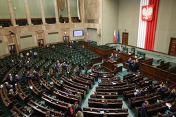 sejm szykuje zmiany "skrajnie niekorzystne dla nauczycieli". związkowcy alarmują. edu.pl