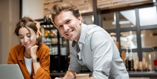 Energetyka i partnerstwo: sprzedawca prądu dla efektywnego biznesu