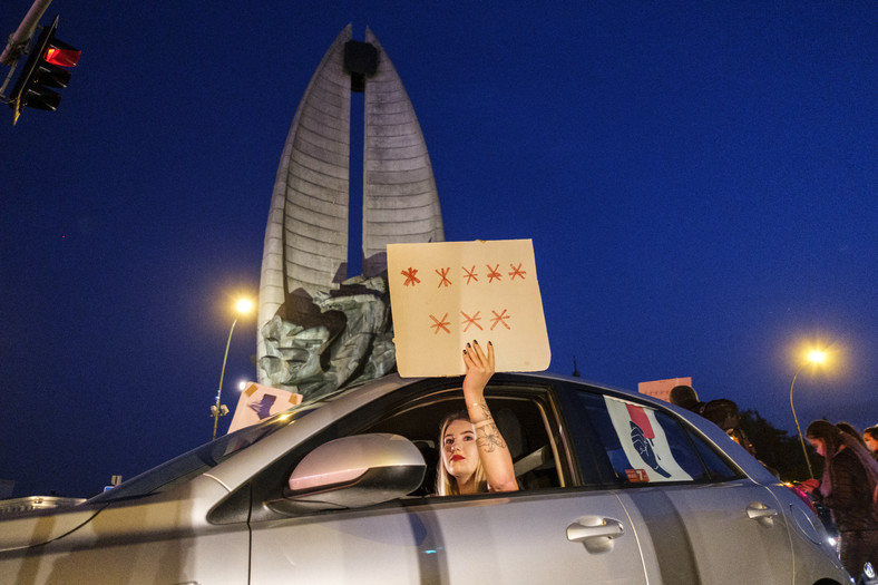 Osiem gwiazd - protest kobiet