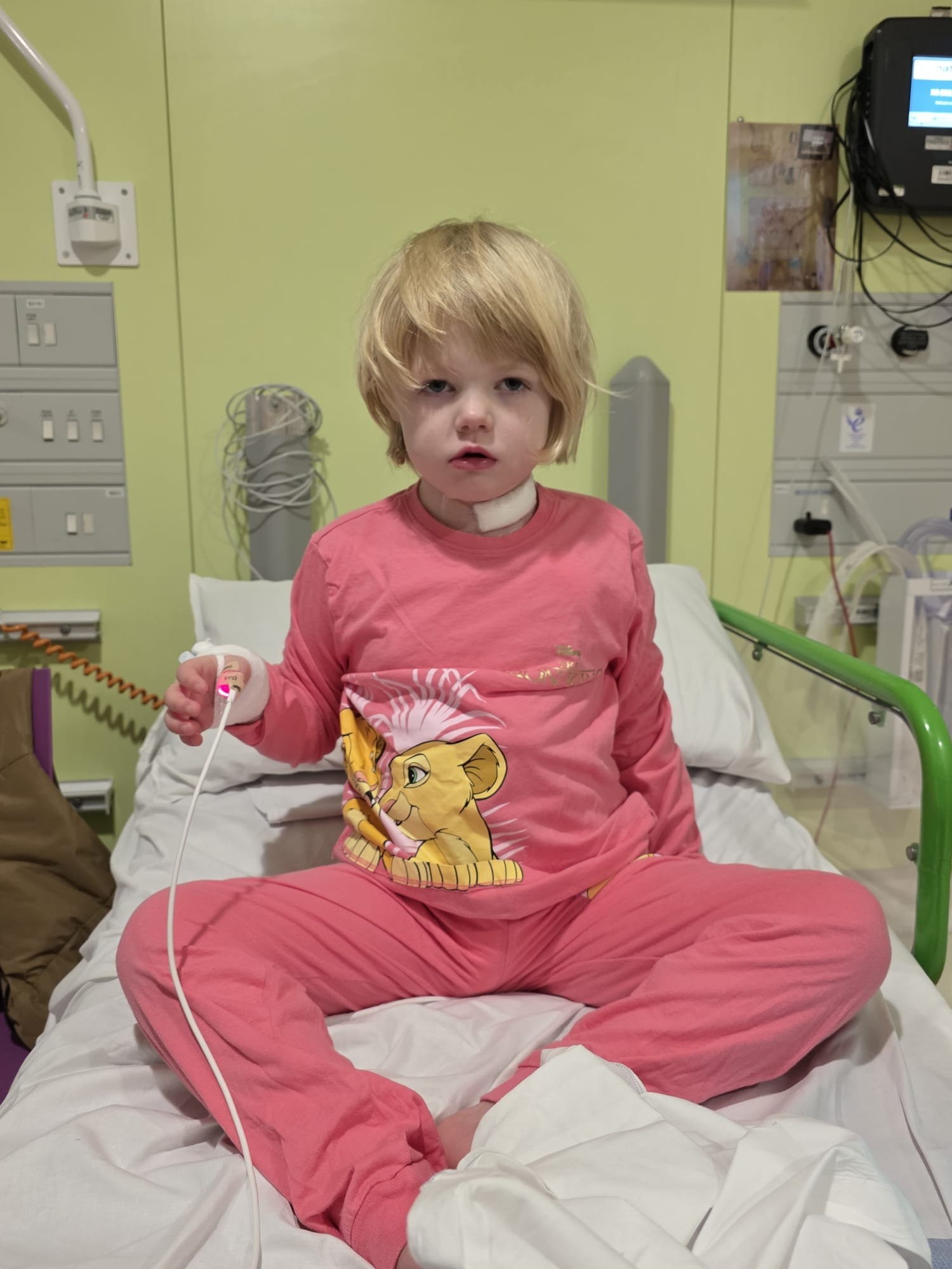 Holly Nayler má vzácnu formu detskej demencie.