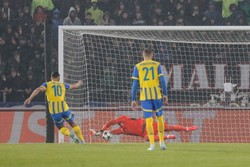 Liga Mistrzów. Skorupski obronił rzut karny. Fatalny mecz Piątkowskiego