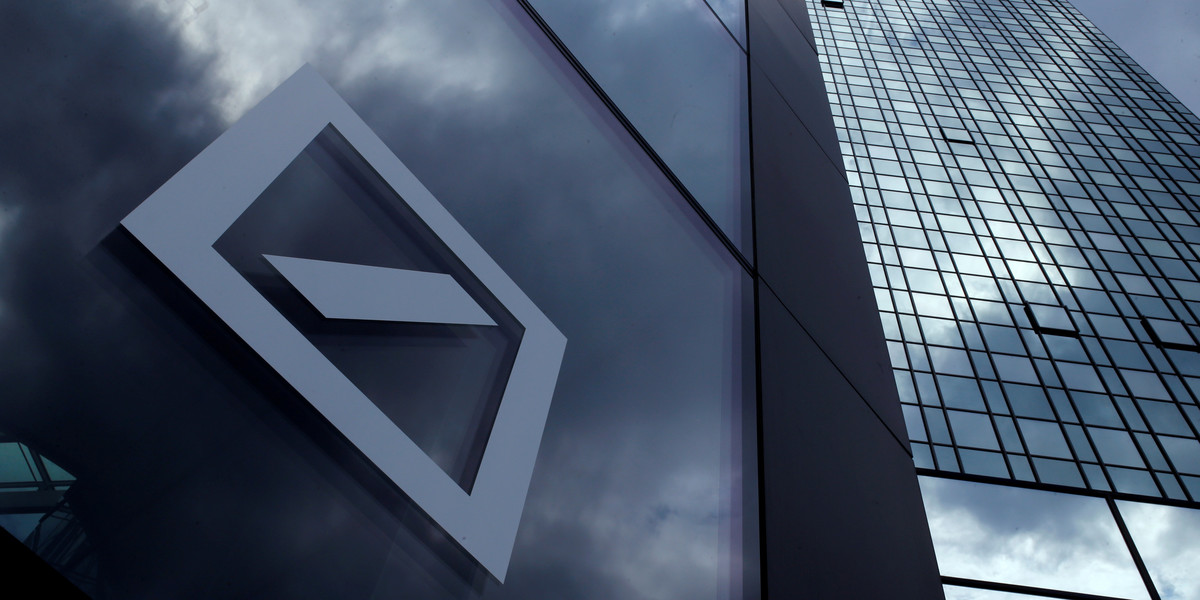 Deutsche Bank nie ma planu na odzyskanie rentowności po tym, jak zerwano rozmowy o fuzji z Commerzbankiem - twierdzi Bloomberg