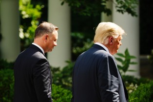 Trump podczas wizyty Dudy ostro skrytykował Niemcy za "długi wobec NATO"