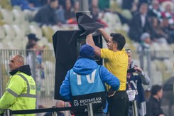 Szef polskich sędziów podważa słowa Bońka. 'Stefański podjął dobre decyzje. Karne Lechii się nie należały'