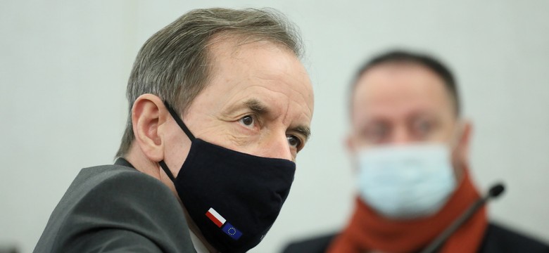 NFZ zaleca ograniczyć planowe zabiegi. "Oni mają krew na rękach"