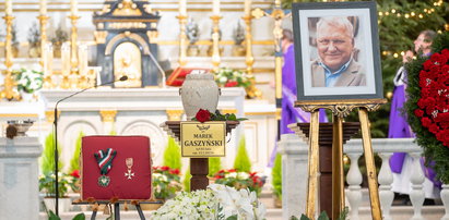 Pogrzeb Marka Gaszyńskiego. Słynny dziennikarz i tekściarz spoczął na Starych Powązkach [ZDJĘCIA i WIDEO]